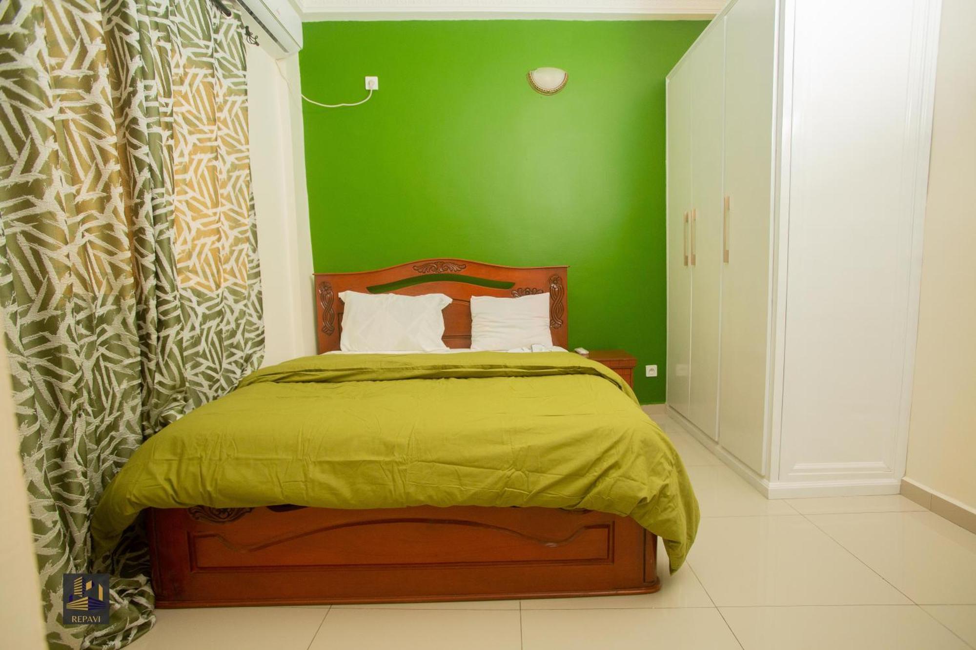 Repavi Lodge Yaounde Bagian luar foto
