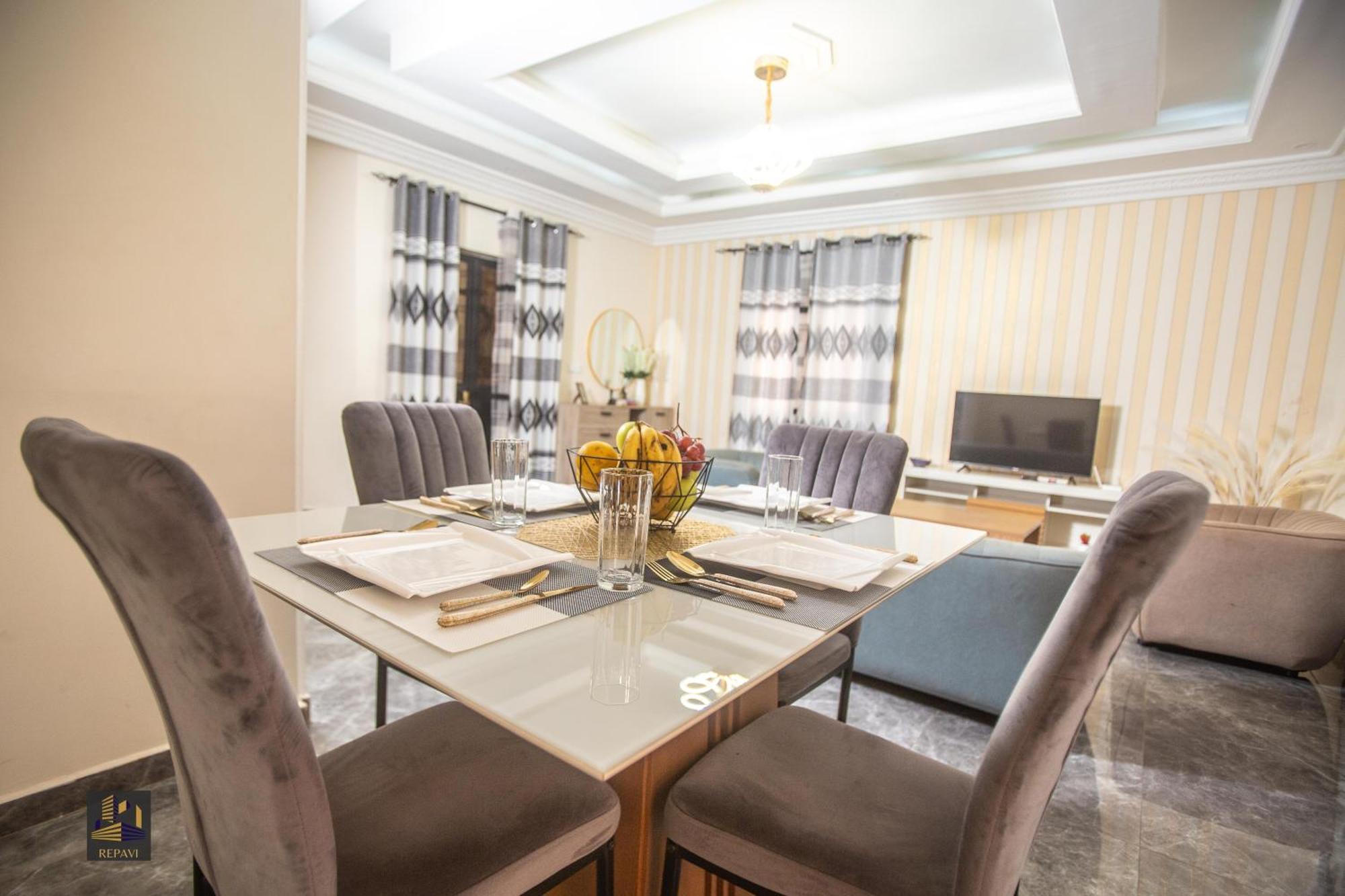 Repavi Lodge Yaounde Bagian luar foto