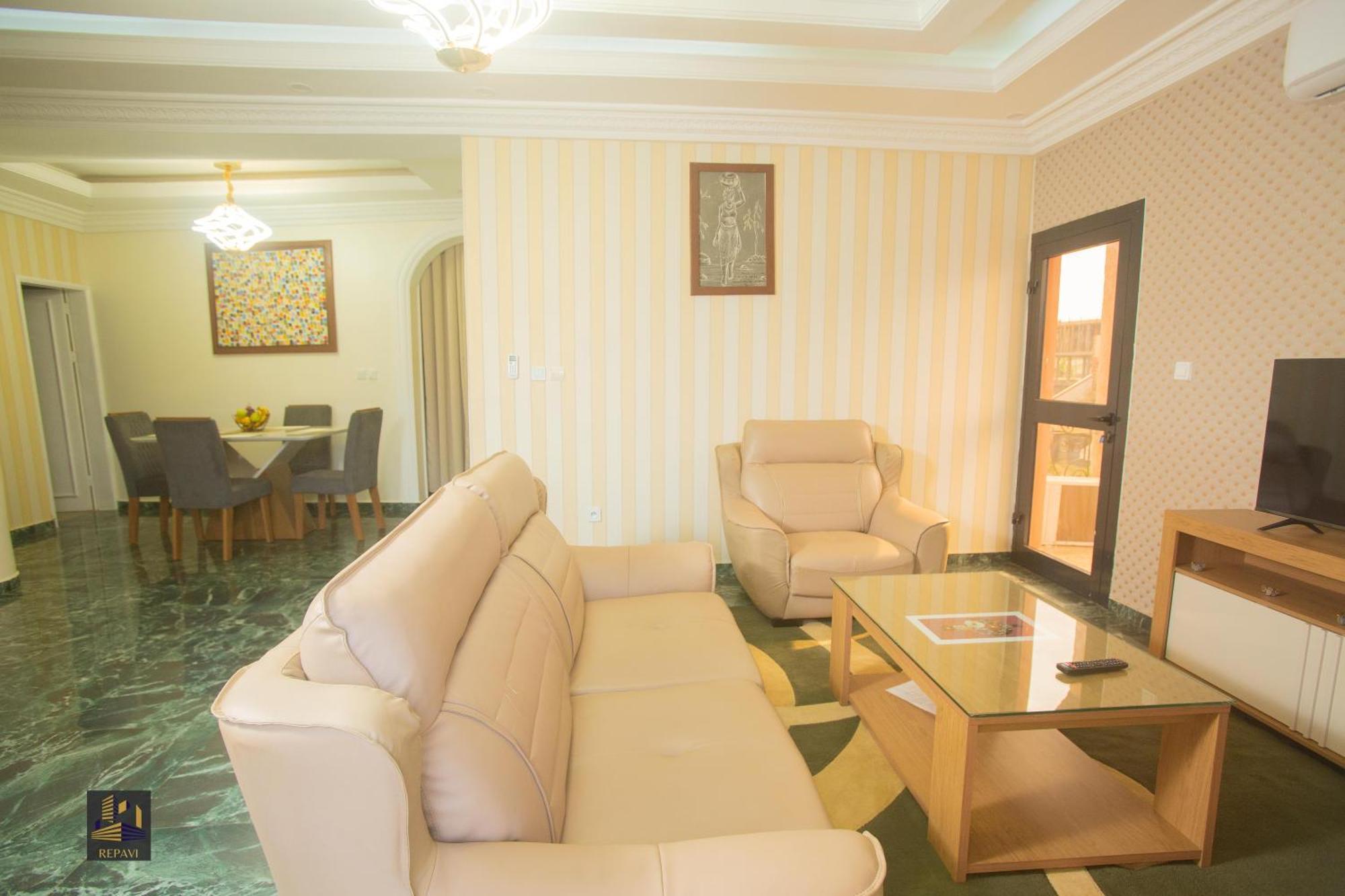 Repavi Lodge Yaounde Bagian luar foto