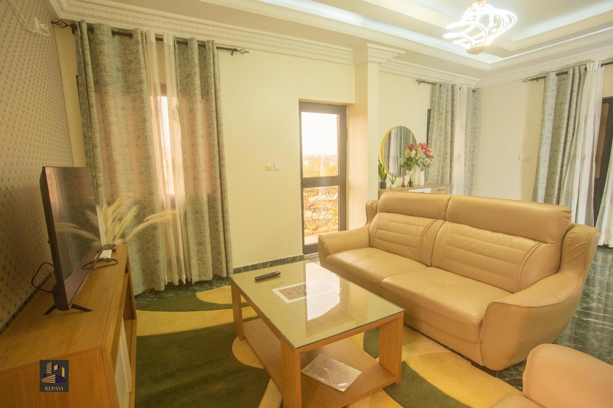 Repavi Lodge Yaounde Bagian luar foto