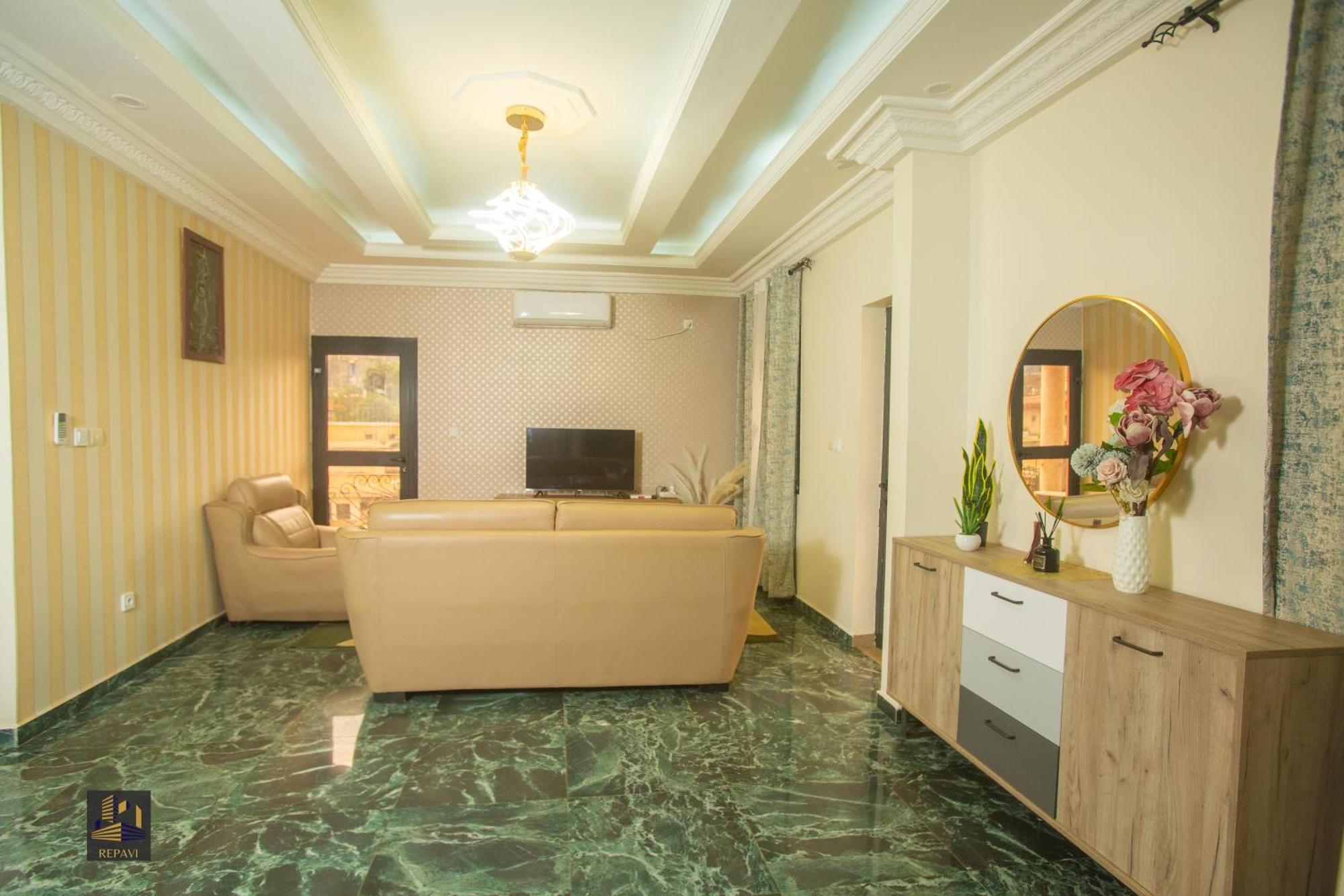 Repavi Lodge Yaounde Bagian luar foto