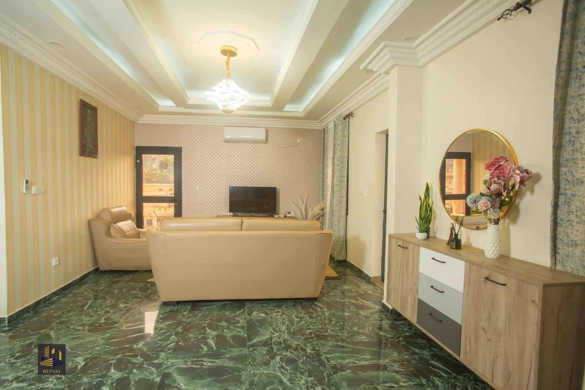 Repavi Lodge Yaounde Bagian luar foto