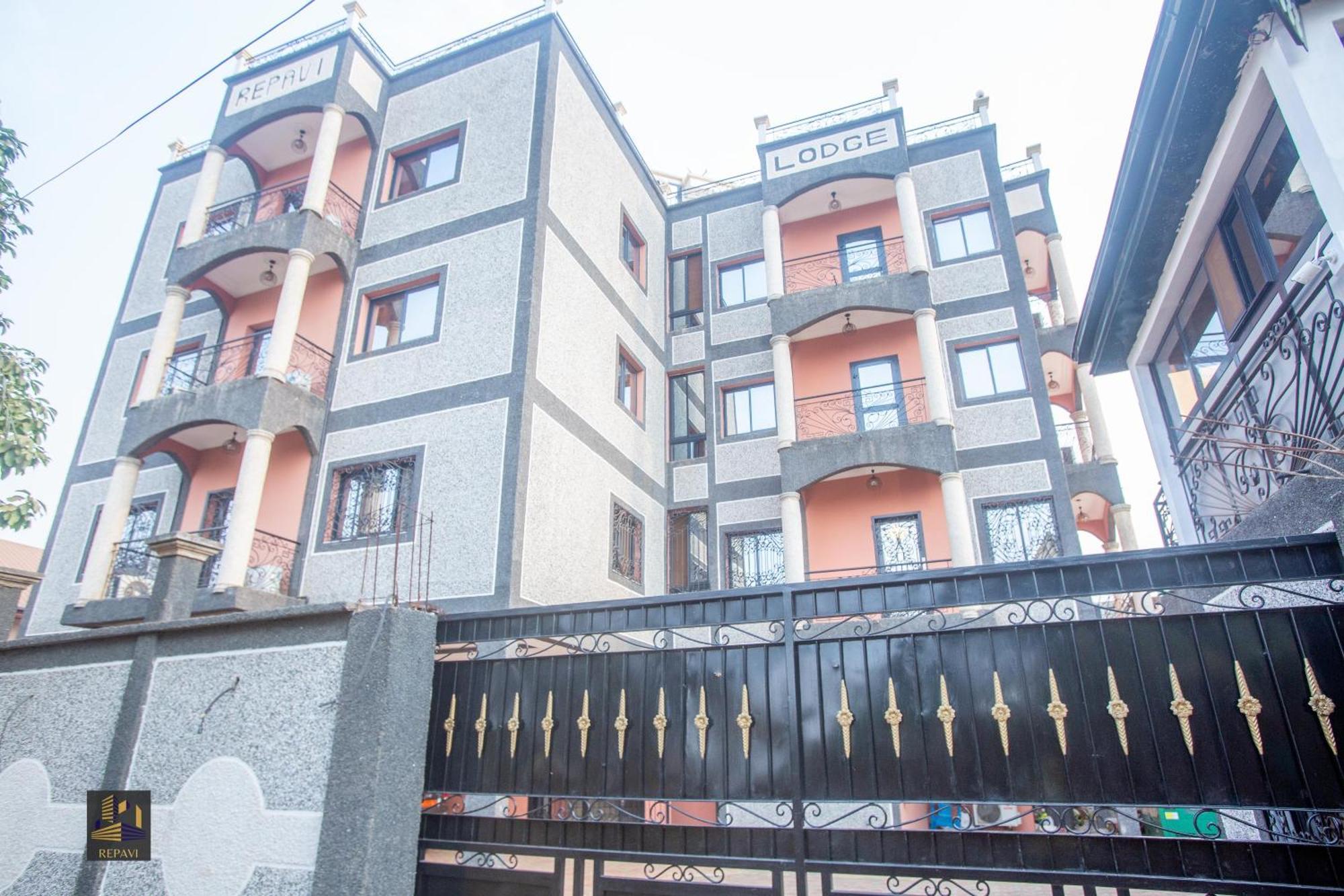Repavi Lodge Yaounde Bagian luar foto