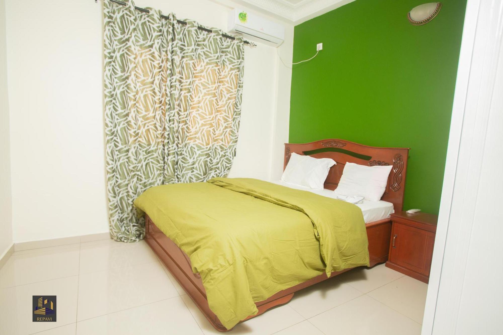 Repavi Lodge Yaounde Bagian luar foto