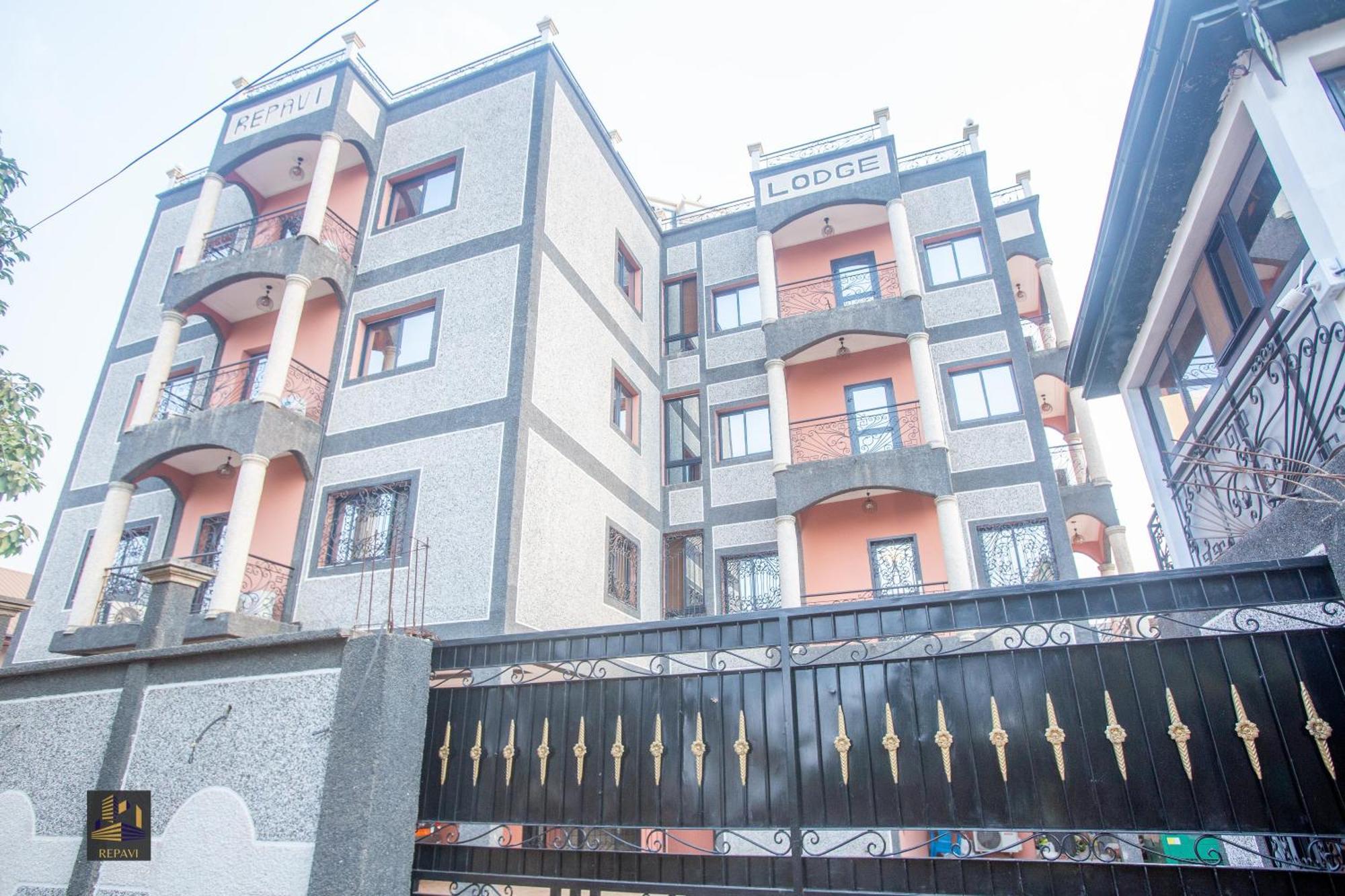 Repavi Lodge Yaounde Bagian luar foto